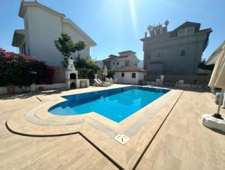 Modern 3 Bed Villa Close To Town