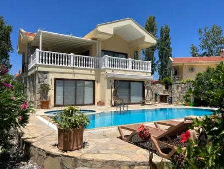 Stunning Detached Private Villa